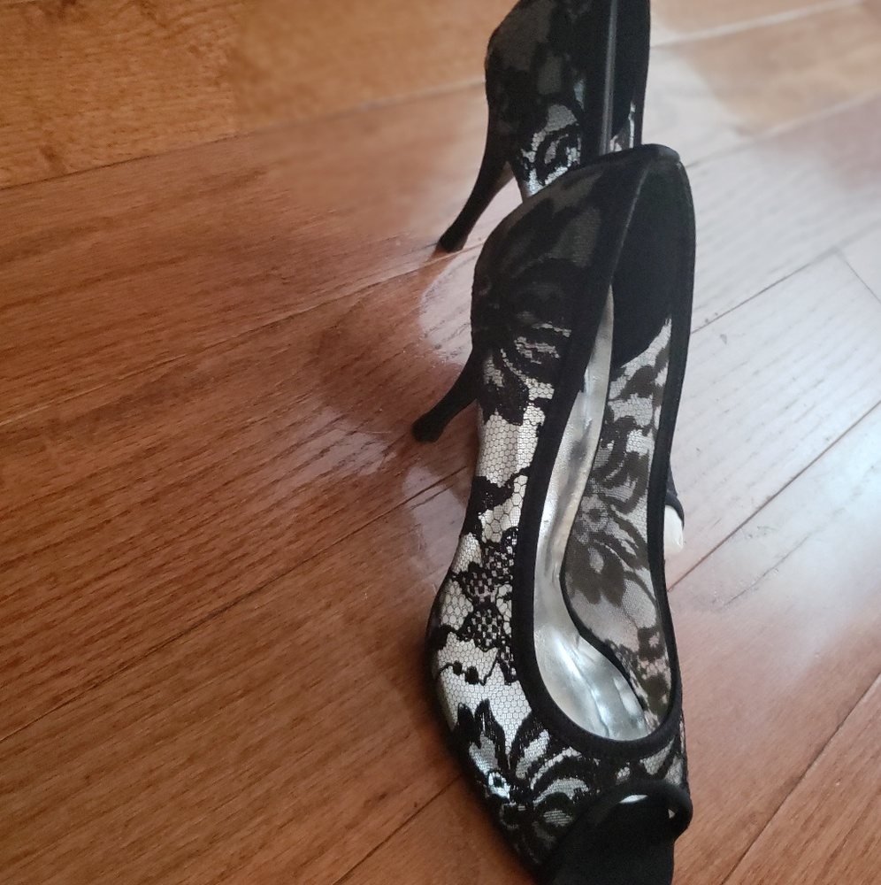 Stuart Weitzman Black Lace, Peep-Toe Pumps - Picture 7 of 8